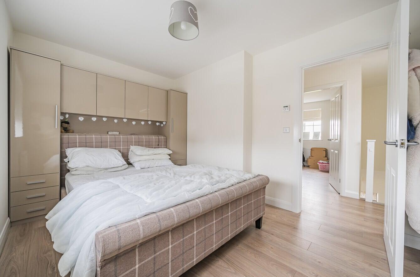 48 Walton Gardens- Primary bedroom