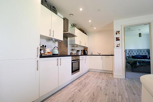 5 Juneberry Apartments - Kitchen
