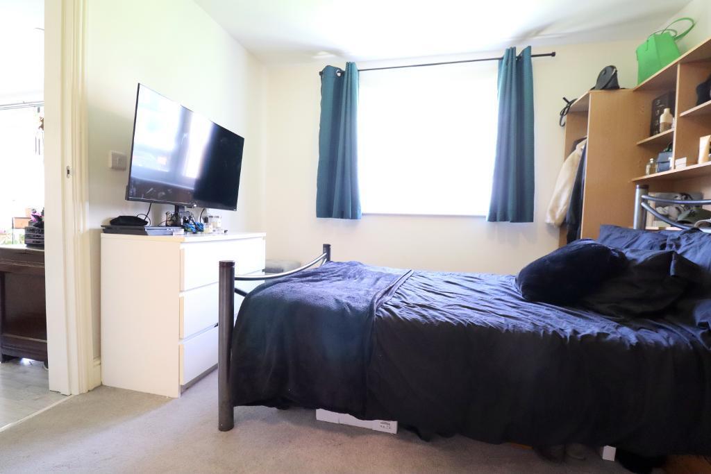 5 Juneberry Apartments - Bedroom 2