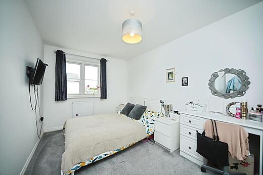 7 Bramble Close - Primary bedroom