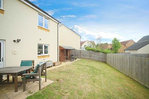 7 Bramble Close - Backgarden