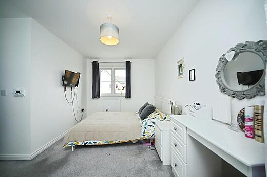 7 Bramble Close - Primary bedroom