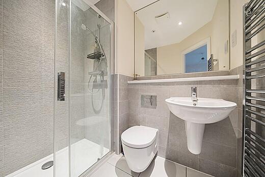 7 Kings Drive- Bathroom