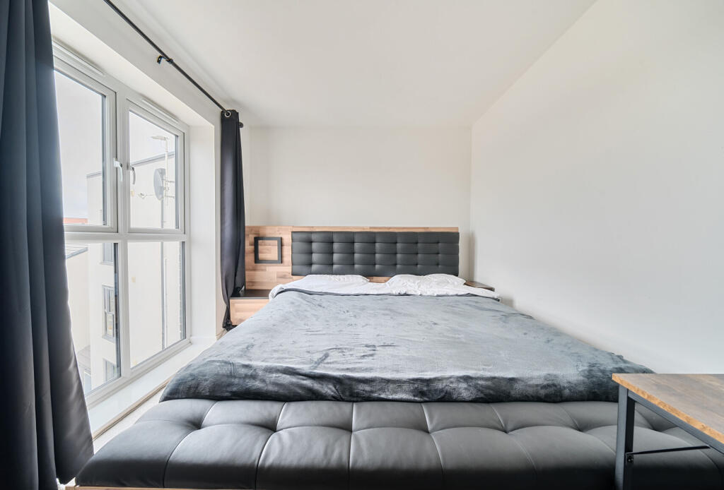 75 Oxleigh Way - Primary bedroom