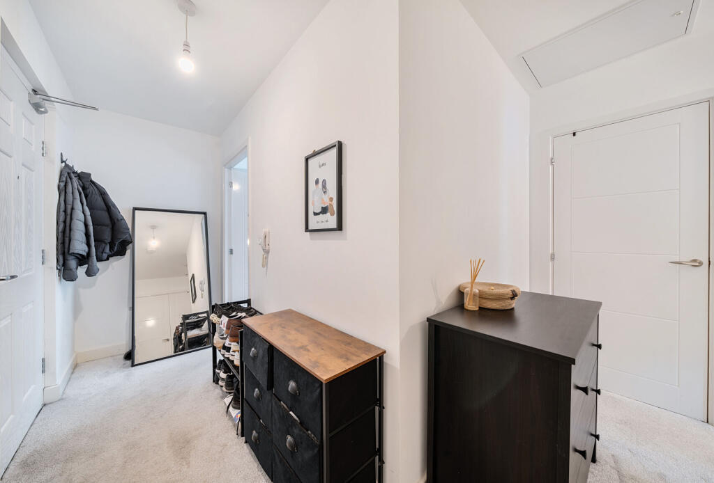 75 Oxleigh Way - Hallway