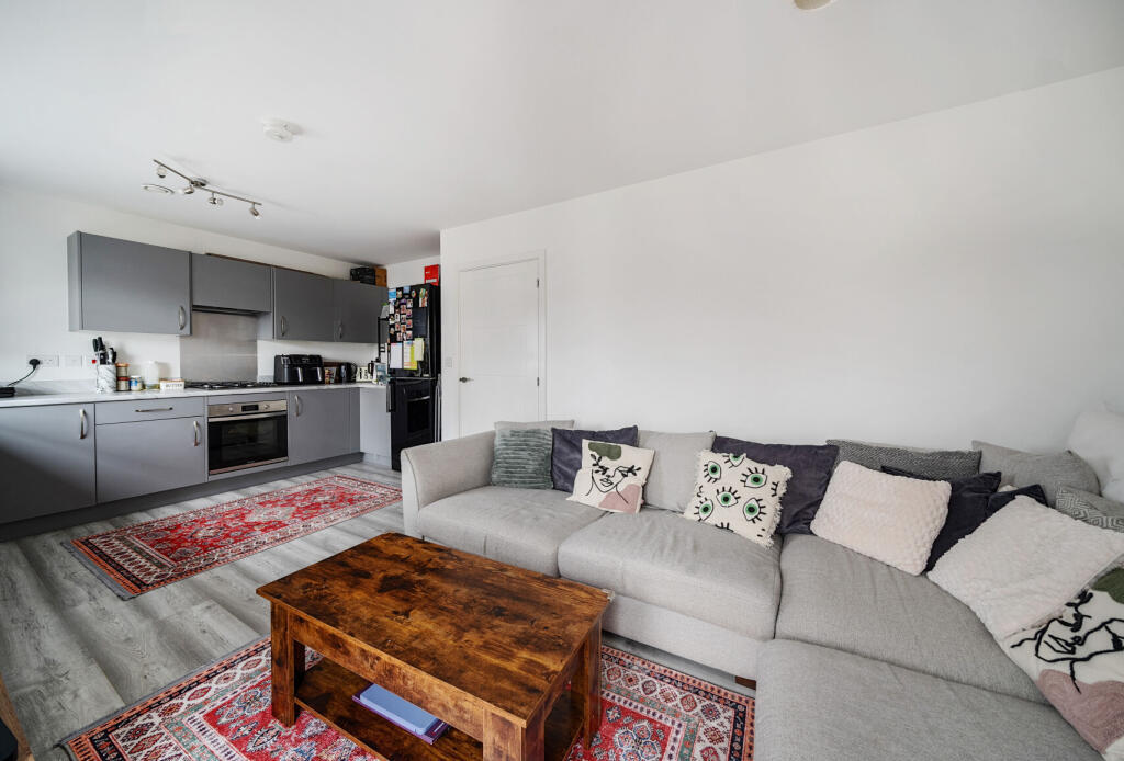 75 Oxleigh Way - Living room