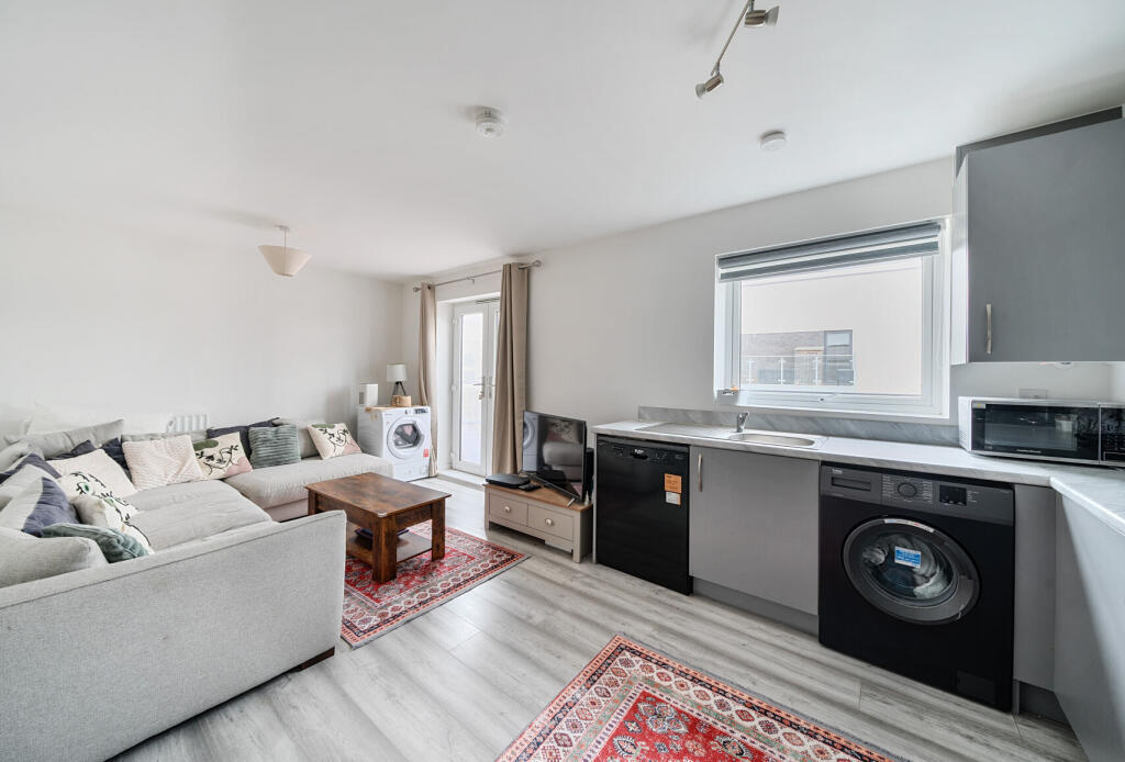 75 Oxleigh Way - Kitchen