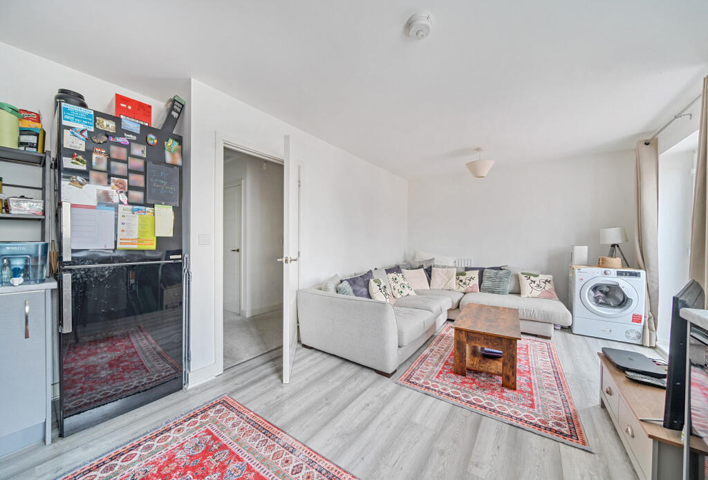 75 Oxleigh Way - Living area