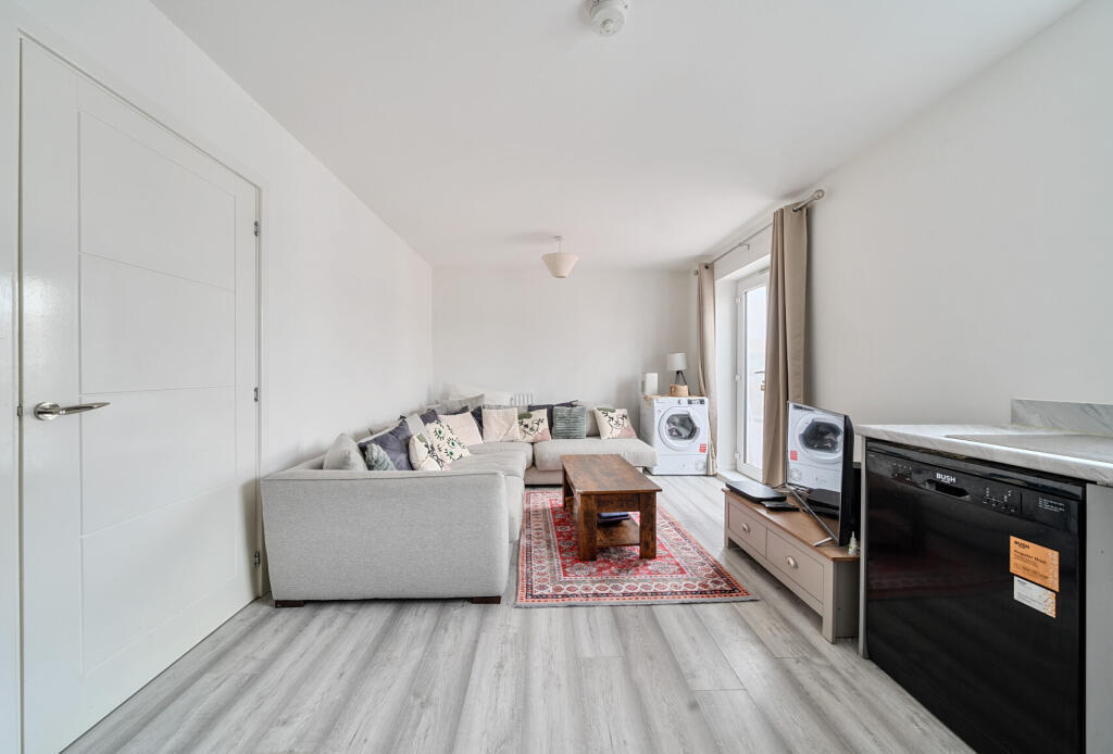 75 Oxleigh Way - Living area