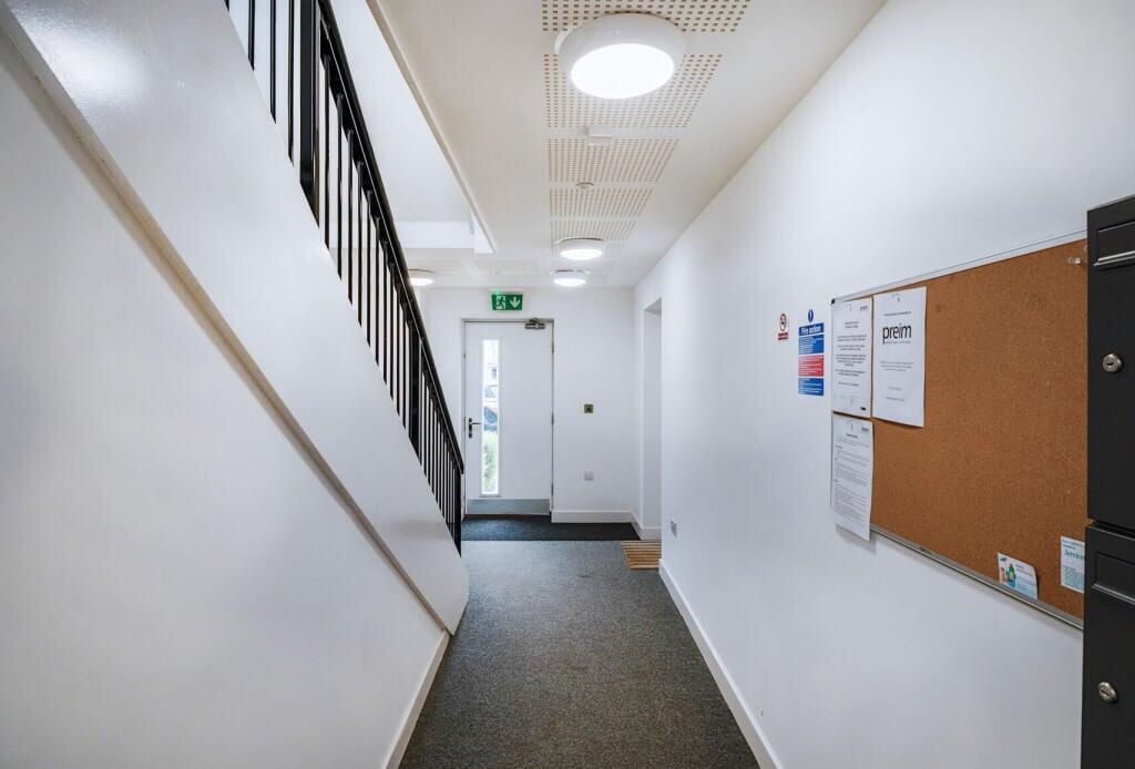 75 Oxleigh Way - Hallway