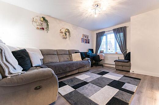 84 Thames Avenue- Living room