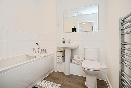 Apartment 6 Radford House - Primary bath