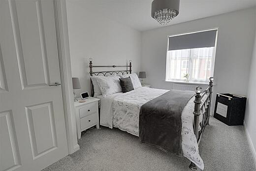 Flat 7 Chesnut  Road - Primary bedroom