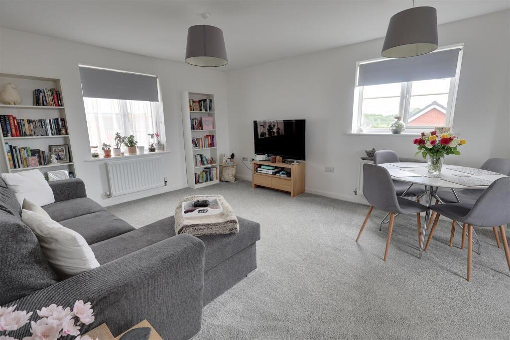 Flat 7 Chesnut Road - Living room