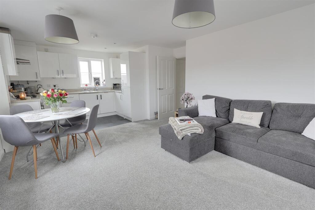 Flat 7 Chesnut Road - Diner living room