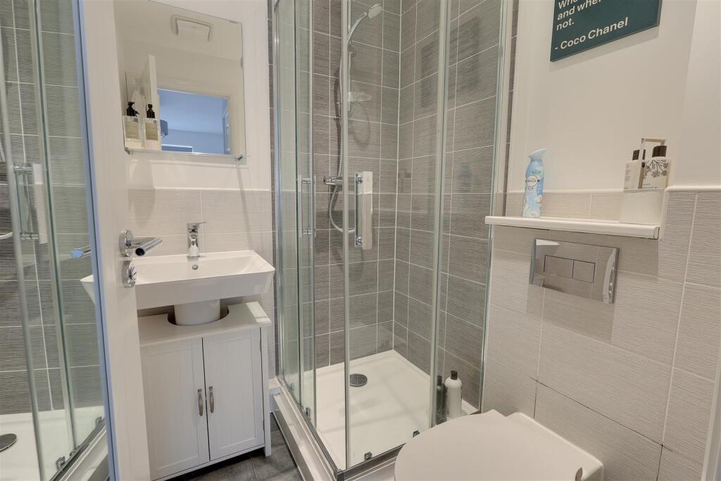 Flat 7 Chesnut Road - Ensuite